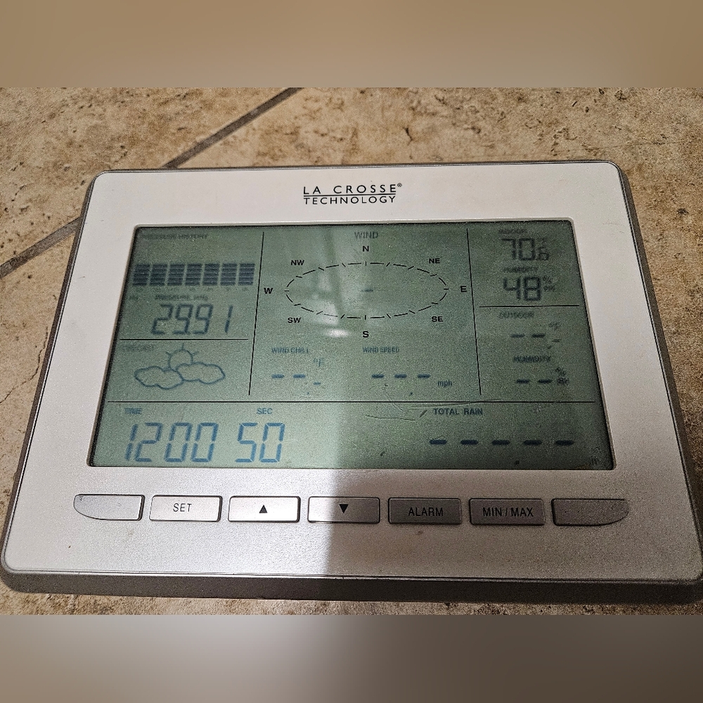 La Crosse Technology Wireless Weather Center WS-2810U-IT Display Unit Only Used.